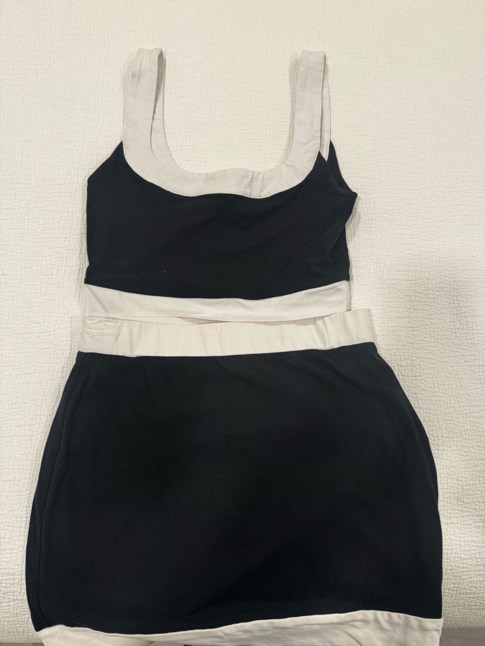 Black and white set